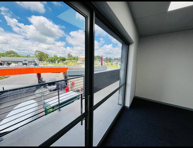 250M² OFFICE TO LET IN FOURWAYS